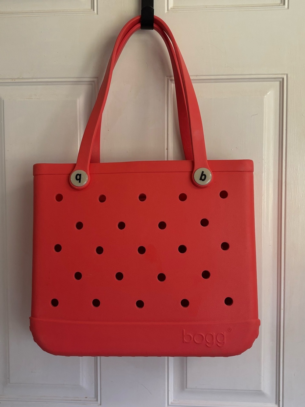 BOGG BAG Coral Me Mine Medium Tote/small insert pouch 15” x 12.5” x 5”. In EUC!